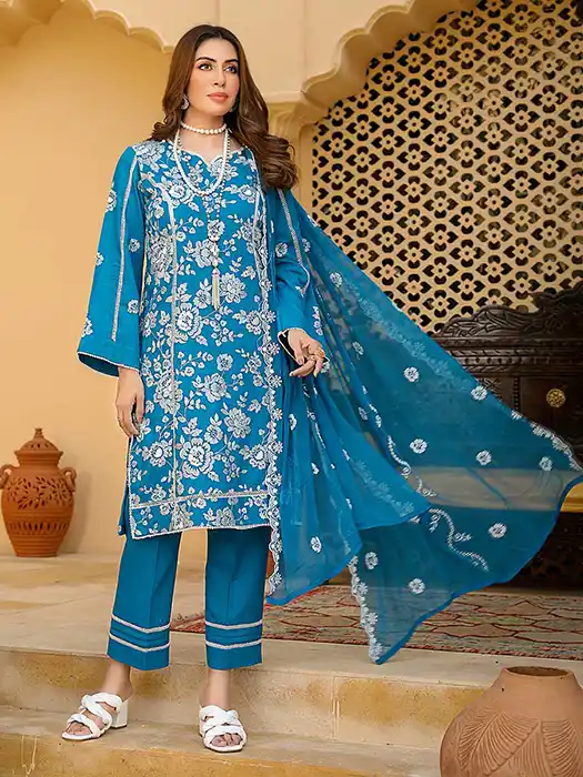 Mahnur-Luxury-Bareeze-Winter-Collection-2022-Pakistani-Suits