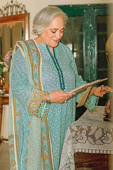 Gul Ahmed Mothers Lawn Collection 2023 CL-32079 B (B)