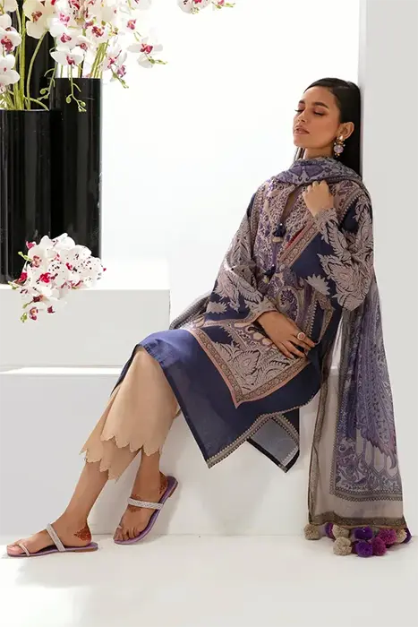 A Beautiful Light Purple Printing Pakistani Suit