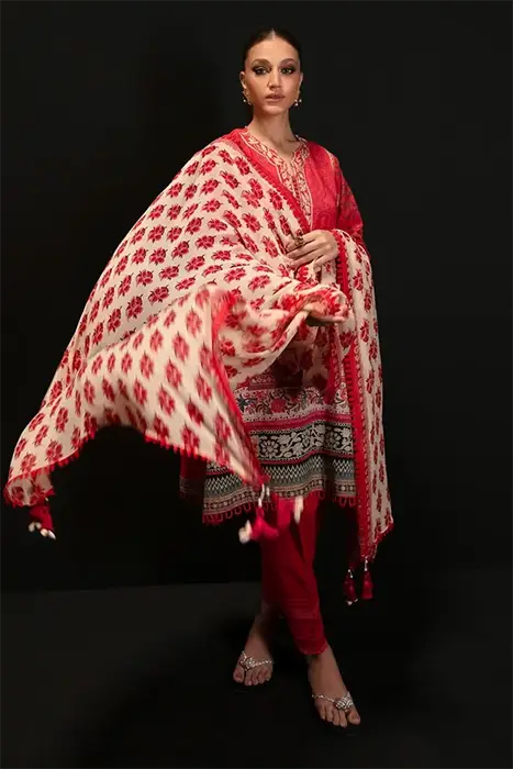 A Red beautiful pakistasni suit by sana safinaz