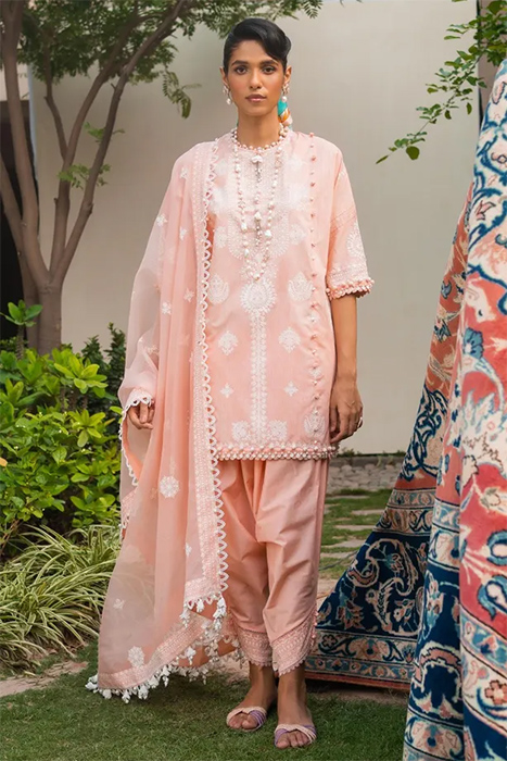 A Beautiful Women in Pakistani Peach Colour Suit