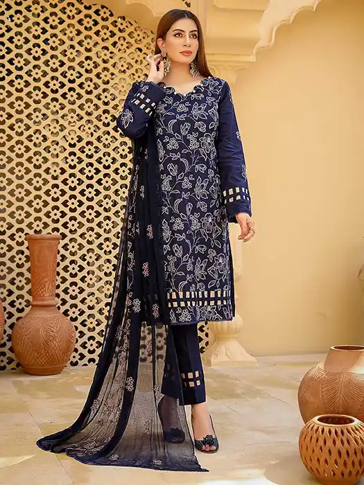 Mahnur-Luxury-Bareeze-Winter-Collection-2022-salwar-suit